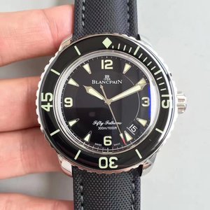 ZF Blancpain 50?/50 ZF Blancpain 50 suchen? Ultimative Version geliefert, kommt mit einem Paar Riemenschnalle, zwei Schraubendreher und zwei Ohrschrauben