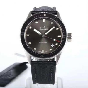 ZF produzierte die Blancpain 50 Bathyscaphe, dekoriert mit Schweizer importierten Edelsteinlagern, mit reiner Farbe, hell und natürlich