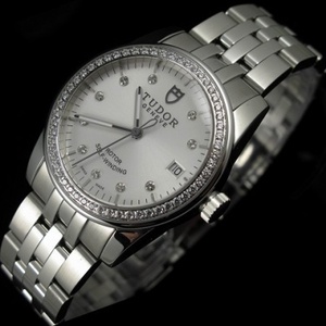 Weltberühmte Uhren Schweizer Uhr Feine Imitation Tudor Junyu All-Stahl-Stahl-Gürtelgehäuse mit Diamanten dreipoligen Diamant Skala Schweizer Uhrwerk Hong Kong Montage