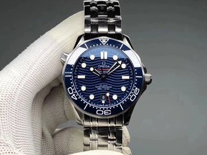 Omega Seamaster 300M uusi aalto kasvot takaisin läpinäkyvä miesten mekaaninen katsella musta versio