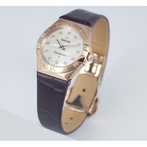 Omega Constellation Double Eagle Series 18K Rose Gold White Noodle Ding Scale Ladies Quartz Watch Black Leather Strap Swiss Original Quartz Movement Hong Kong Assembly