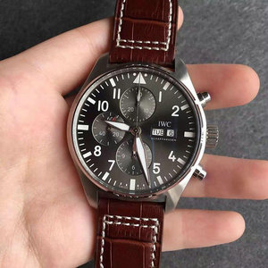 La tecnologia della superficie grigia IWC 377719 Spitfire della fabbrica iWC è stata aggiornata di nuovo