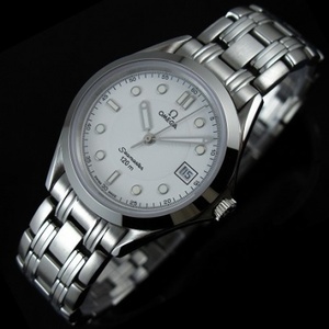 スイス時計オメガオメガシーマスターシリーズホワイトヌードルディンダイヤモンドスケール自動機械メンズウォッチ