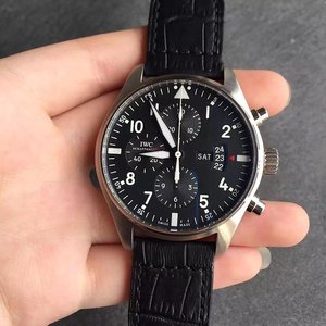 ZF工場のIWC 3777スピットファイアの最新バージョン、サファイア二層ブルー塗装