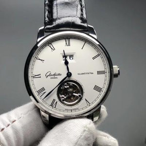 Cartier mechanisch dameshorloge uit de blauwe ballon-serie met 33 mm goud