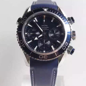 Omega Seamaster Cosmic Ocean chronograaf, mechanisch herenhorloge met een diameter van 45,5 mm.